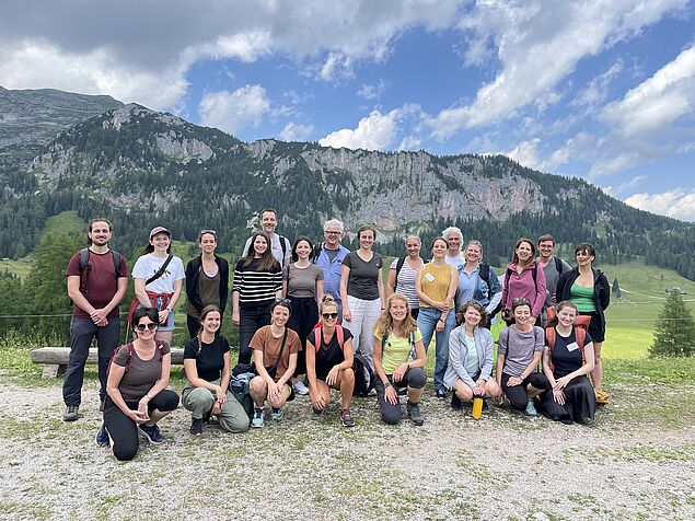 eilnehmende der Summer School 2023 auf der Alm