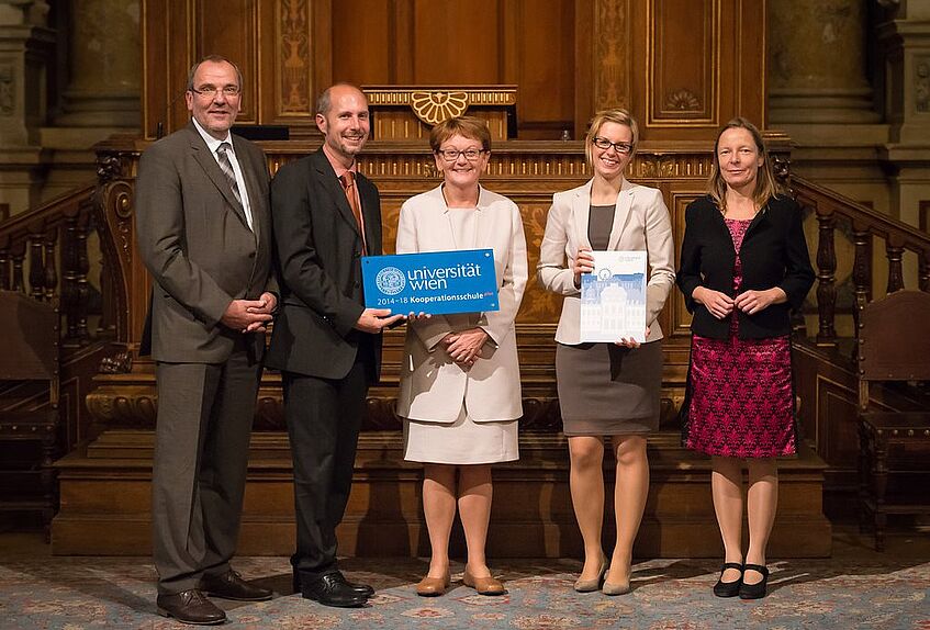 awarding of the cooperation certificate with representatives of the Hertha Firnberg Schools for tourism and business