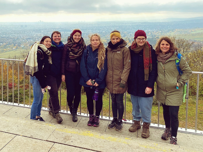 das Inklusive-Pädagogik-Team am Kahlenberg mit Wien im Hintergrund